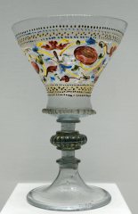 Verre cristallo soufflé, émaillé et doré, Venise, fin du XVe siècle (Louvre)