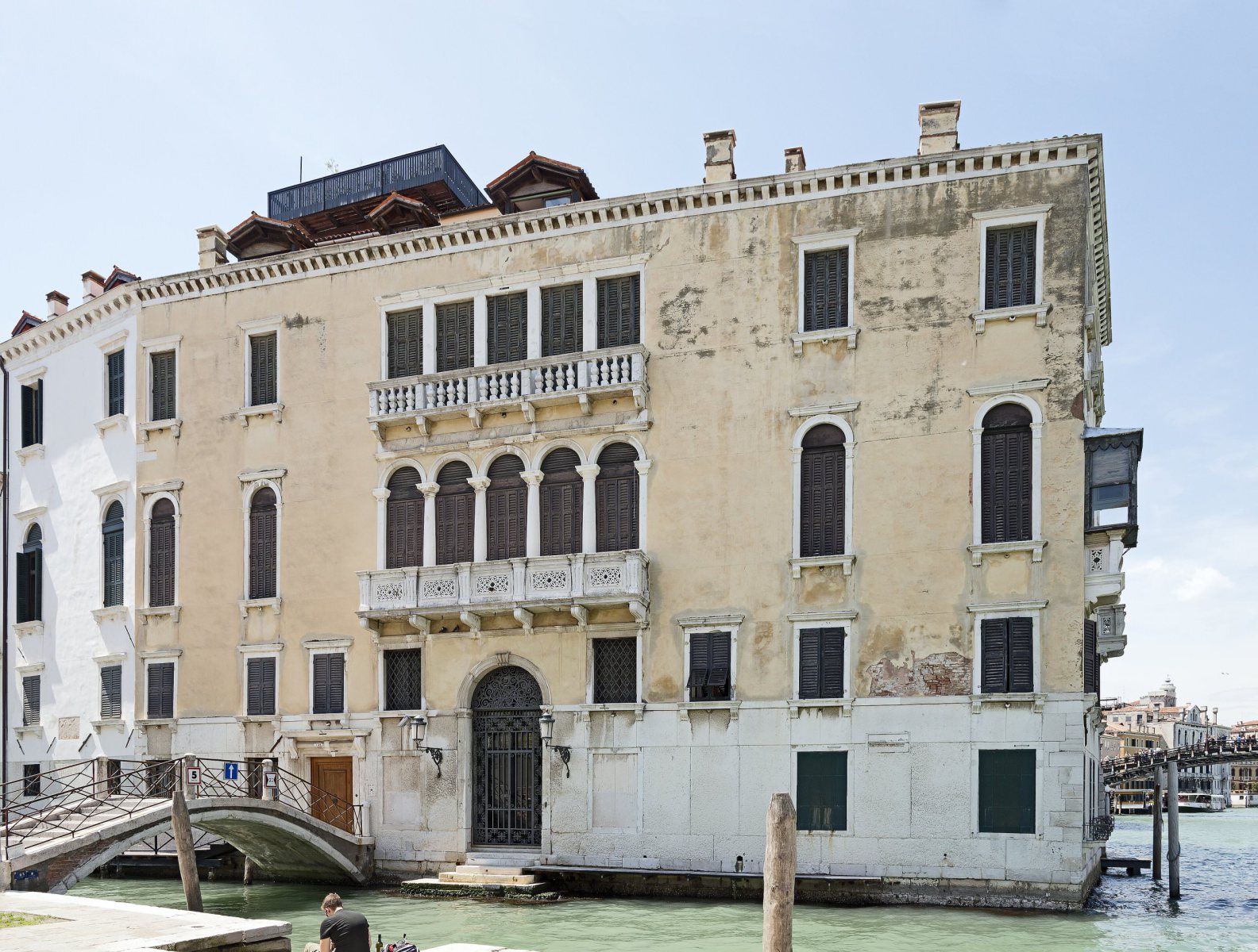 Palazzo Loredan Cini in Venice – Facade on rio di san Vio.